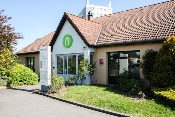 Campanile Lille Sud Douai Cuincy accepte les chiens à Cuincy