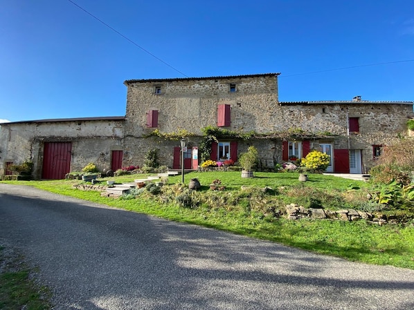 les forges de planechaud accepte les chiens à Saint-Sornin-Leulac