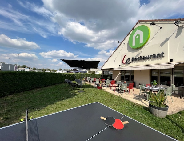 Campanile Villejust - ZA Courtaboeuf accepte les chiens à Villejust