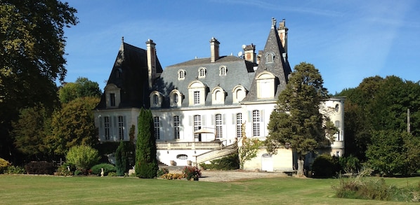 Chateau du Val Larbont accepte les chiens à La Bastide-de-Serou
