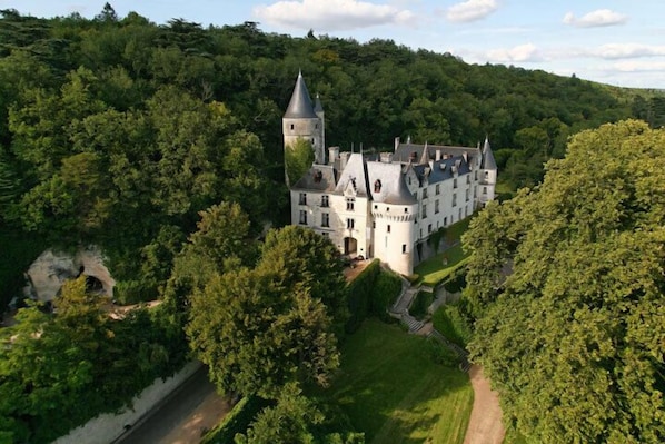 Chateau de Chissay accepte les chiens à Chissay-en-Touraine