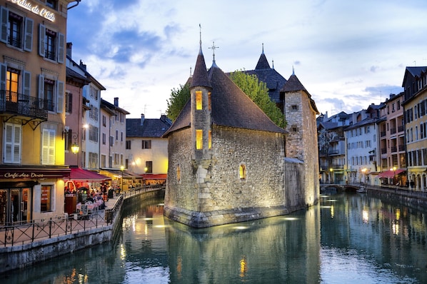 Zenitude Hôtel - Résidences Les Hauts d'Annecy accepte les chiens à Annecy