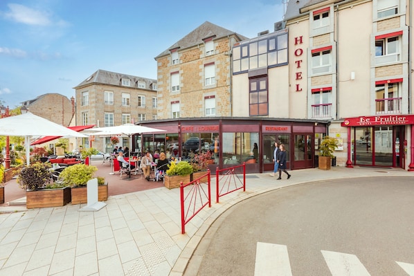 Logis Hôtel Restaurant Le Fruitier accepte les chiens à Villedieu-les-Poêles-Rouffigny