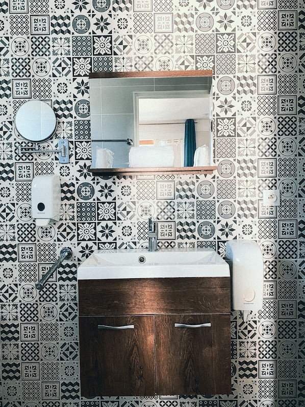 Auberge des Pins accepte les chiens à Tourrettes