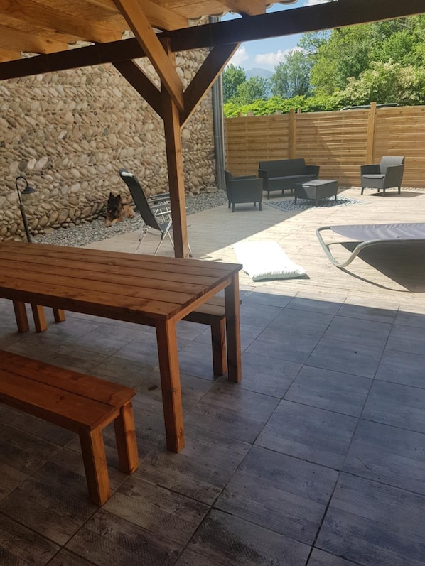 Peyo et Foodie accepte les chiens à Escou
