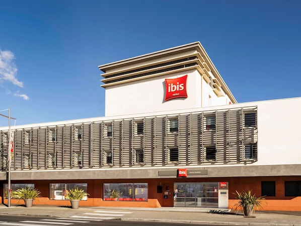 ibis Cannes Mandelieu accepte les chiens à Mandelieu-La-Napoule