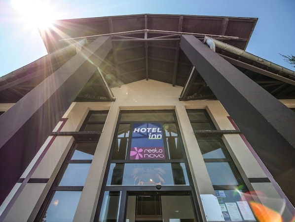 Hôtel Inn Design Alencon Resto Novo accepte les chiens à Valframbert