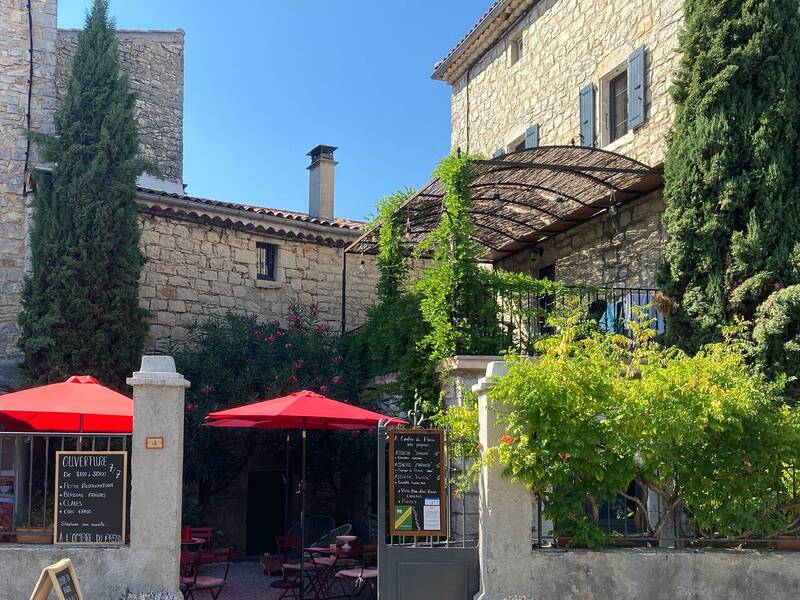 À L'ombre Du Préau accepte les chiens à Chandolas