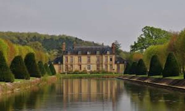 Premiere Classe Plaisir accepte les chiens à Plaisir