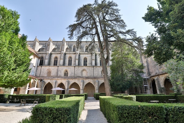 Le Couvent Royal accepte les chiens à Saint-Maximin-la-Sainte-Baume