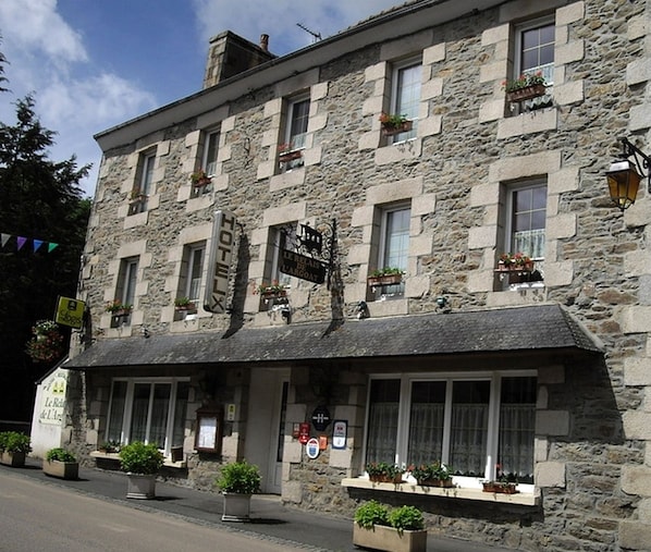 Logis Hôtel le Relais de l'Argoat accepte les chiens à Belle-Isle-en-Terre