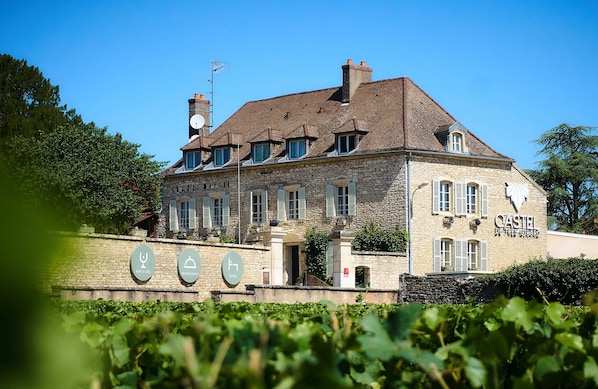 Castel de Tres Girard accepte les chiens à Morey-Saint-Denis