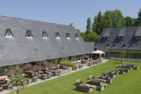 Les Manoirs de Tourgéville accepte les chiens à Tourgeville