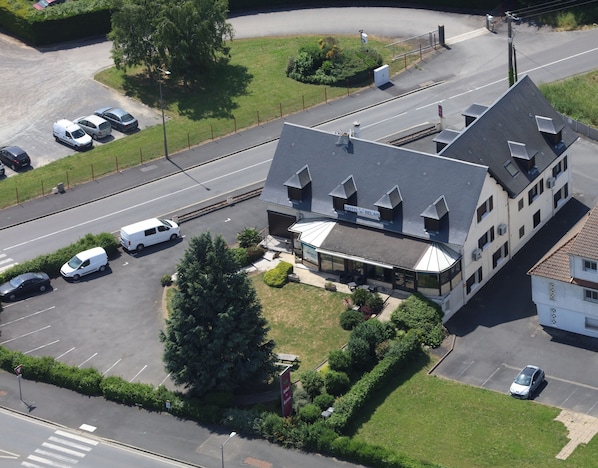 Contact Hôtel du Relais Thouars accepte les chiens à Louzy