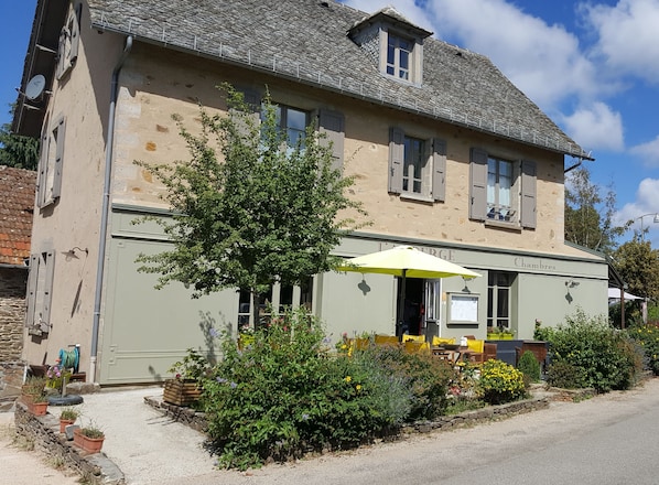 Auberge de Teissieres accepte les chiens à Teissières-lès-Bouliès