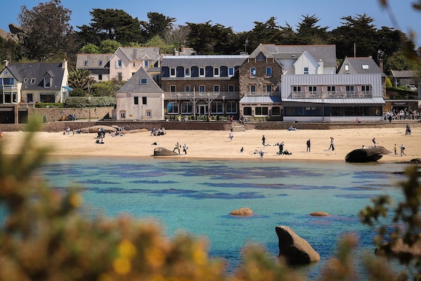 Logis Hôtel Saint-Guirec et de la Plage accepte les chiens à Perros-Guirec