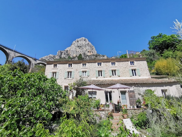 Le Moulin Camoula accepte les chiens à Saint-Jeannet