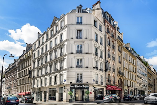 Hôtel Elysées Bassano accepte les chiens à Paris