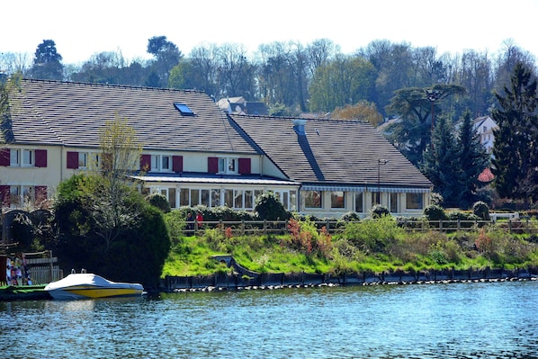 Hôtel des Lacs accepte les chiens à Viry-Chatillon