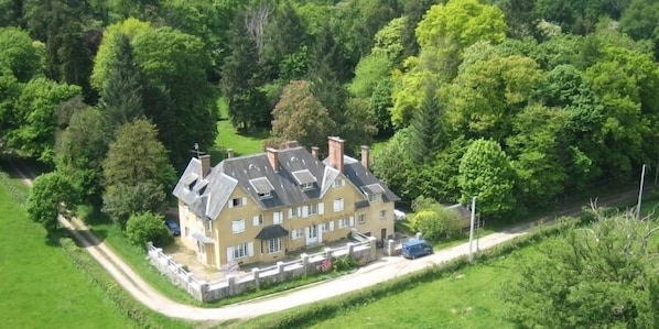 Domaine de l'Age accepte les chiens à Magnac-Laval