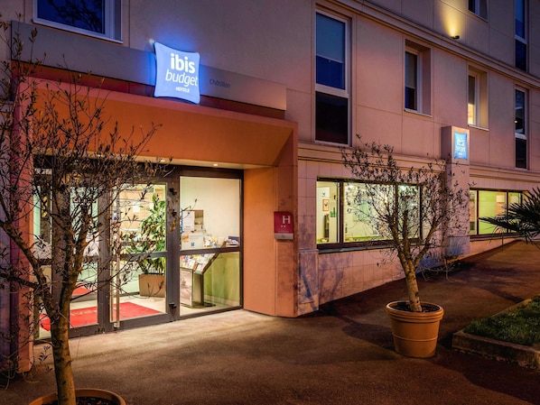 ibis budget Chatillon Paris Ouest accepte les chiens à ZAC des sablons lot C