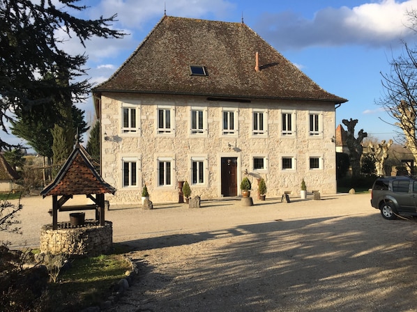 Domaine Du Manoir accepte les chiens à Les Avenieres-Veyrins-Thuellin