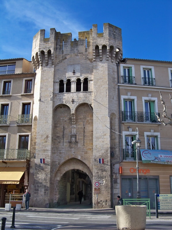 ibis budget Manosque Cadarache accepte les chiens à Les Grandes Terres