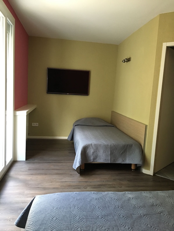 Hotel du Val de Saône accepte les chiens à Sathonay-Camp