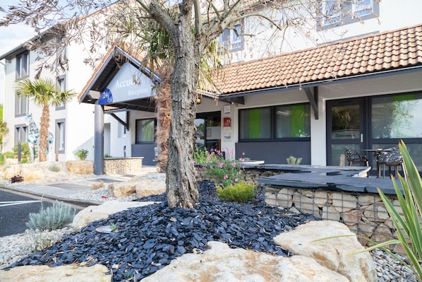 Kyriad NIORT - Espace Mendes-France accepte les chiens à Niort