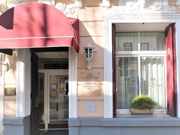 Hôtel d'Angleterre accepte les chiens à Salon-de-Provence