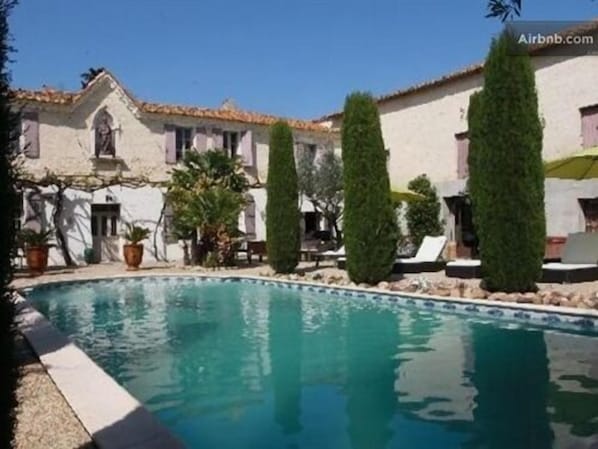 Le Domaine de la Fosse accepte les chiens à Saint-Gilles
