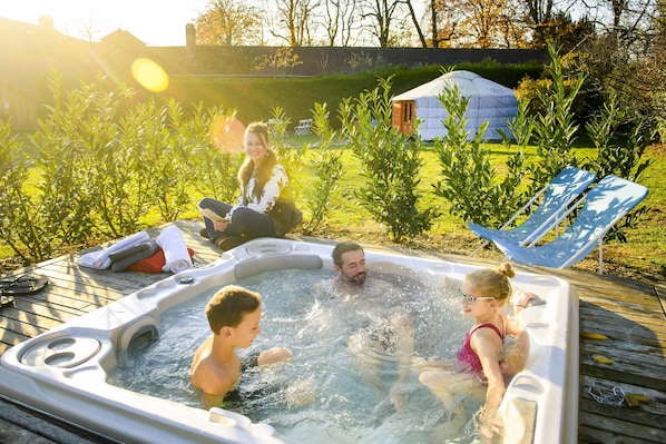 Yourte Oulan Bator - Le Village des Templiers accepte les chiens à Trie-Chateau