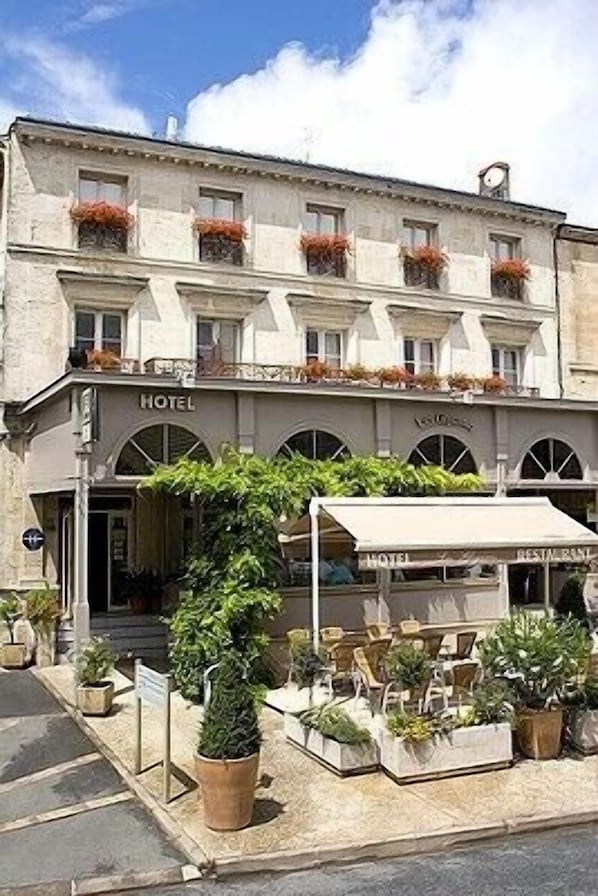 Hôtel les Glycines accepte les chiens à Melle