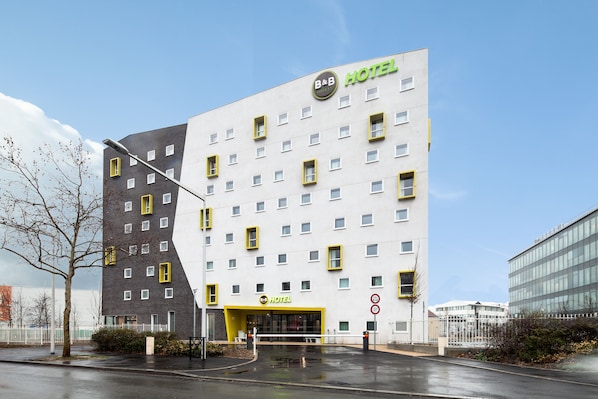 B&B Hotel Nanterre Rueil-Malmaison accepte les chiens à Avenue du Parc de l'Ile