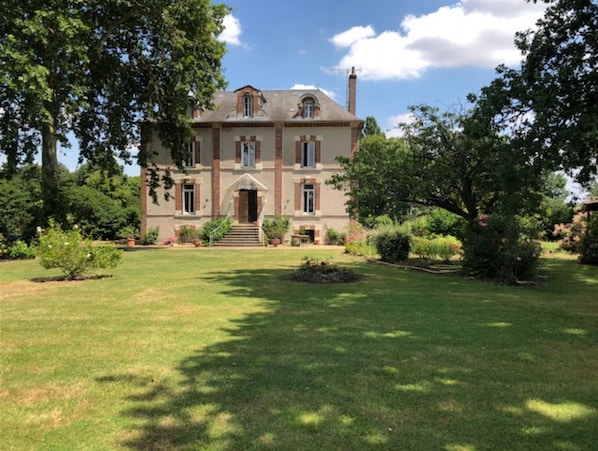 Domaine Des Trois Chênes accepte les chiens à Saint-Jean-Froidmentel