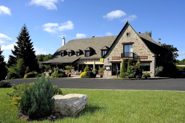 Le Relais de la Poste accepte les chiens à Neuvéglise-sur-Truyère