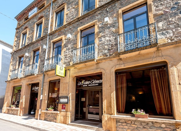 Hotel Le Saint Clément accepte les chiens à Saint-Clement-sur-Valsonne