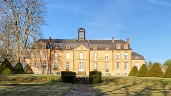 Château de Lauresse accepte les chiens à Lombron