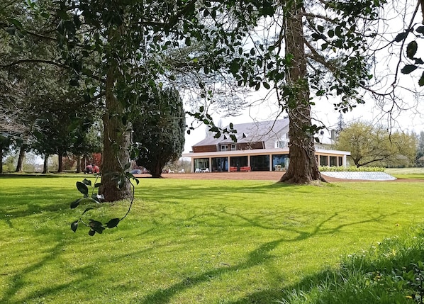 Hôtel Le Corbusson accepte les chiens à Saint-Berthevin