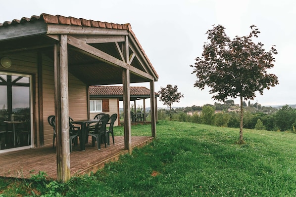 Terres de France - Hameaux des Lacs accepte les chiens à Monclar-de-Quercy
