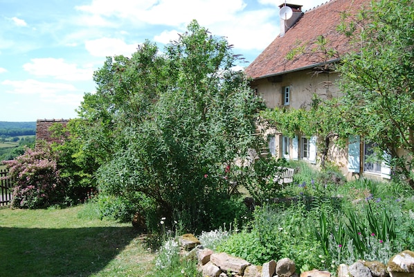 La Tour accepte les chiens à Marcilly-la-Gueurce