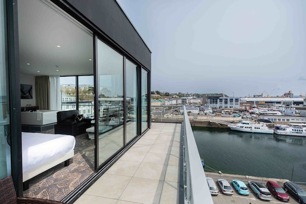 Hôtel Barracuda & Spa, Centre Port, pieds dans l'eau, vue mer accepte les chiens à Brest