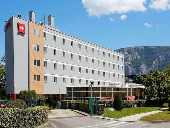 ibis Archamps Porte de Geneve accepte les chiens à Archamps
