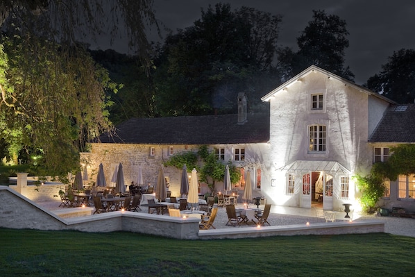 Hôtel la Source Bleue accepte les chiens à Gudmont