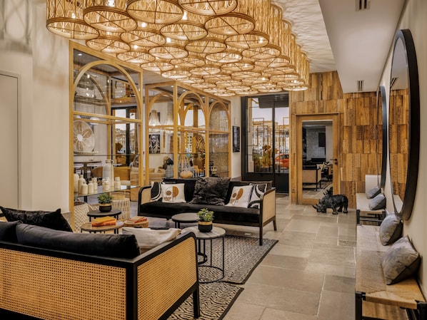 Maisons du Monde Hôtel & Suites - Marseille Vieux Port accepte les chiens à Marseille