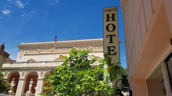 Narev's Hotel accepte les chiens à Menton