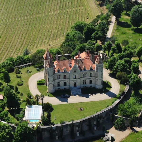 Château Moncassin accepte les chiens à Leyritz-Moncassin