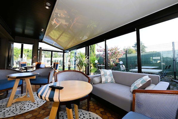 Kyriad Tarbes Odos accepte les chiens à Odos