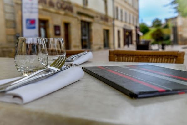 Logis Hôtel Le Commerce accepte les chiens à Navarrenx