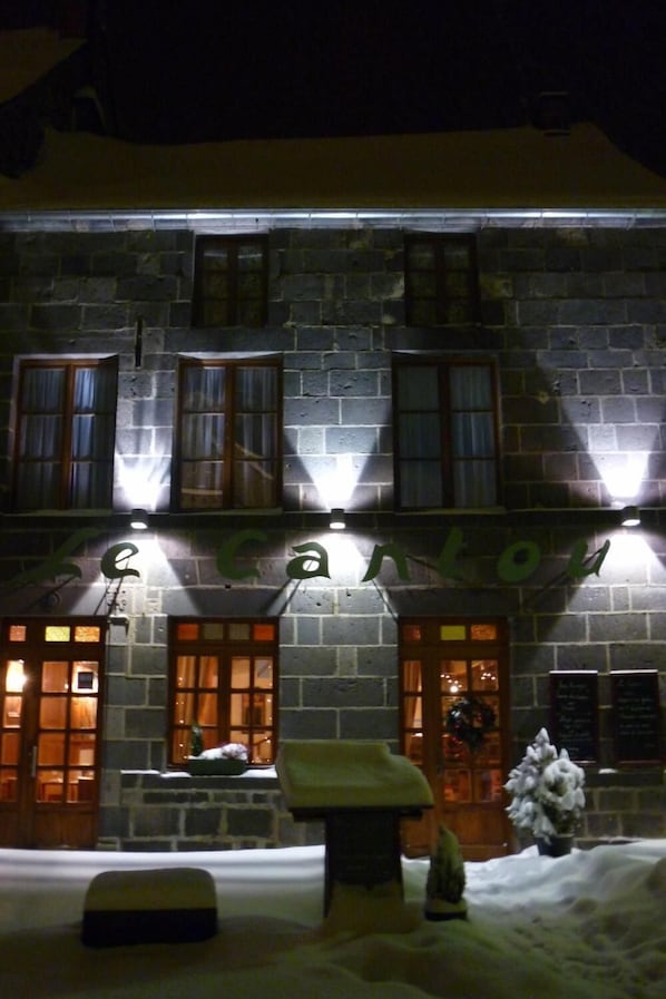 Auberge Le Cantou accepte les chiens à Orcival